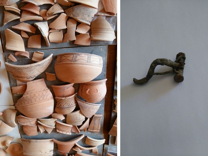 Fragmentos de cerámica anaranjada hallados en la campaña de este año / Fíbula