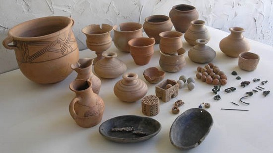 Materiales de la tumba infantil 127b en torno a cuyo depósito se ha excavado durante la presente campaña